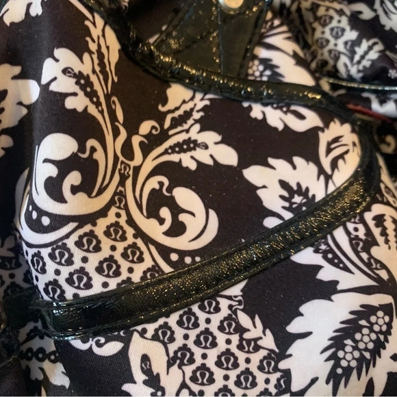 Lululemon Black White Floral  Lace Print Bag - Picture 9 of 11